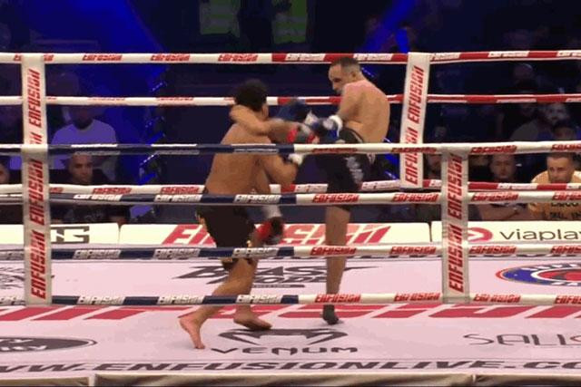 Karim El Amri ra đòn chính xác.