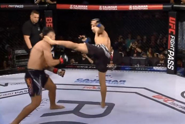 Cú đá chính xác của Kaue Fernandes.