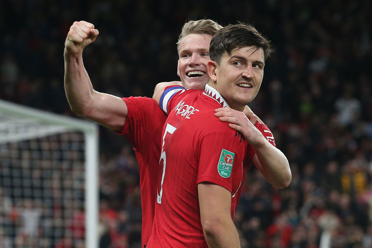 HLV Ten Hag muốn bán cả Maguire và McTominay khi mùa giải 2022/23 hạ màn. HLV Ten Hag muốn bán cả Maguire và McTominay khi mùa giải 2022/23 hạ màn.