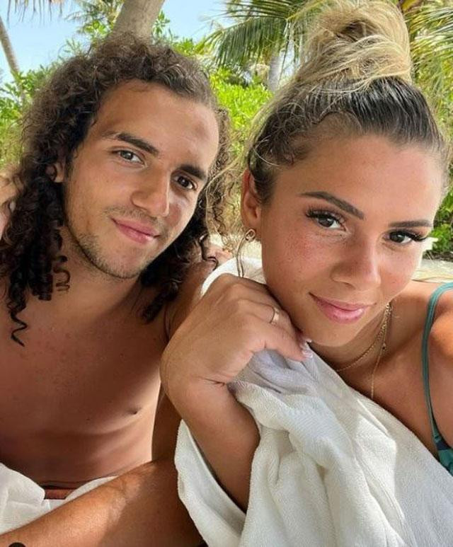 Mae Guendouzi hẹn hò với Matteo Guendouzi vào năm 2019 và tới năm ngoái, họ đã chào đón cô con gái Mayleen. Mae Guendouzi hẹn hò với Matteo Guendouzi vào năm 2019 và tới năm ngoái, họ đã chào đón cô con gái Mayleen.