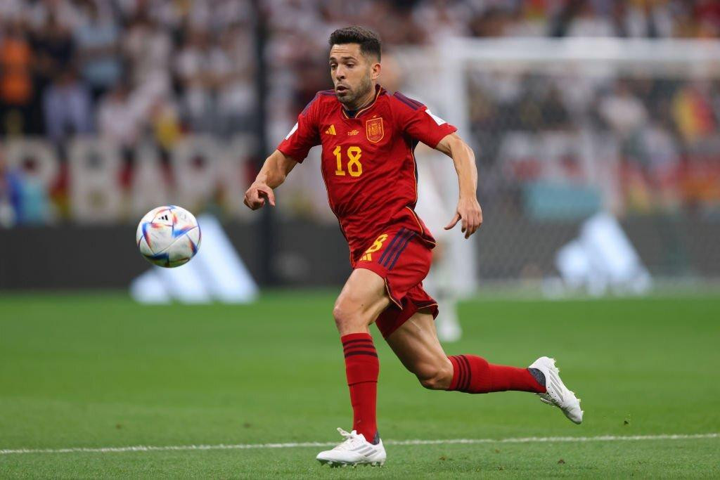 Hậu vệ trái: Jordi Alba (Tây Ban Nha).