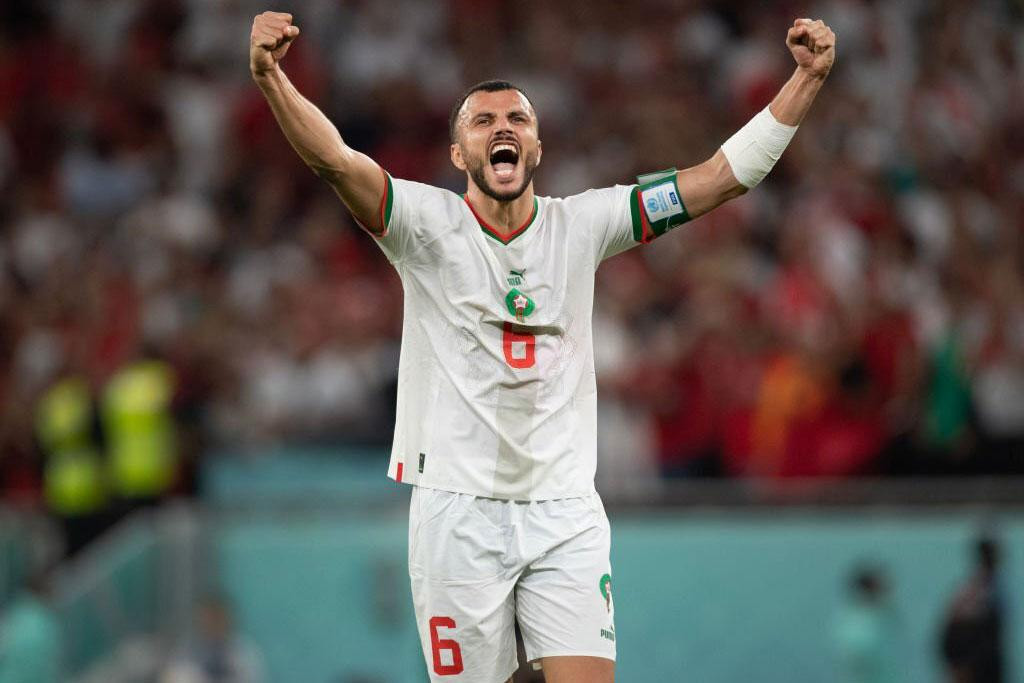 Trung vệ: Romain Saiss (Morocco).