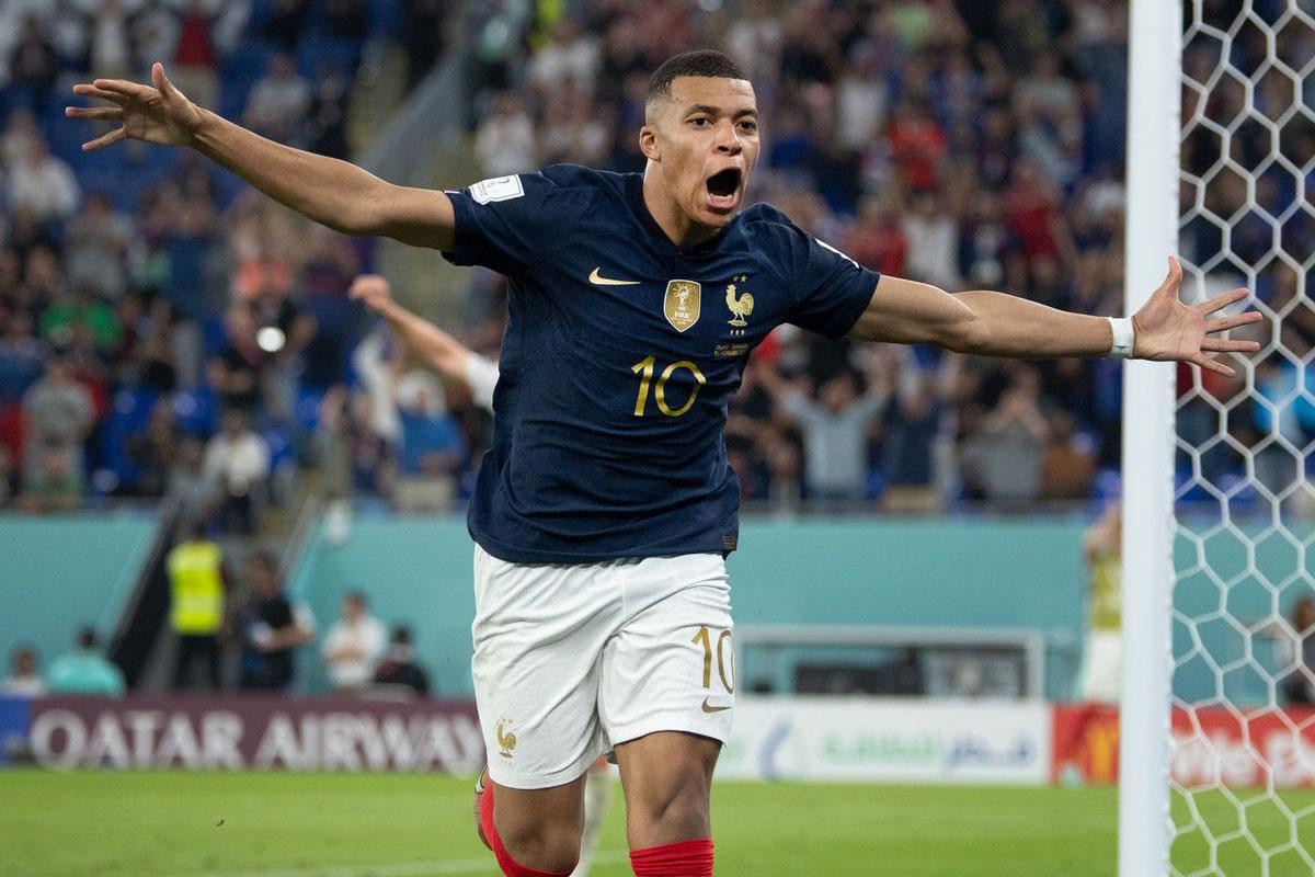 Tiền đạo trái: Kylian Mbappe (Pháp).