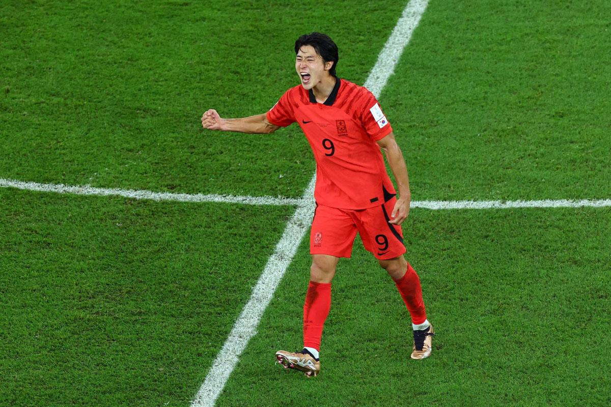 Tiền đạo cắm: Cho Gue-sung (Hàn Quốc).