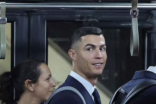 Dường như Ronaldo không hề quan tâm tới tình hình của mình ở M.U.