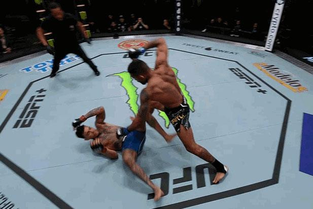 Joanderson Brito hạ gục đối thủ. Joanderson Brito hạ gục đối thủ.