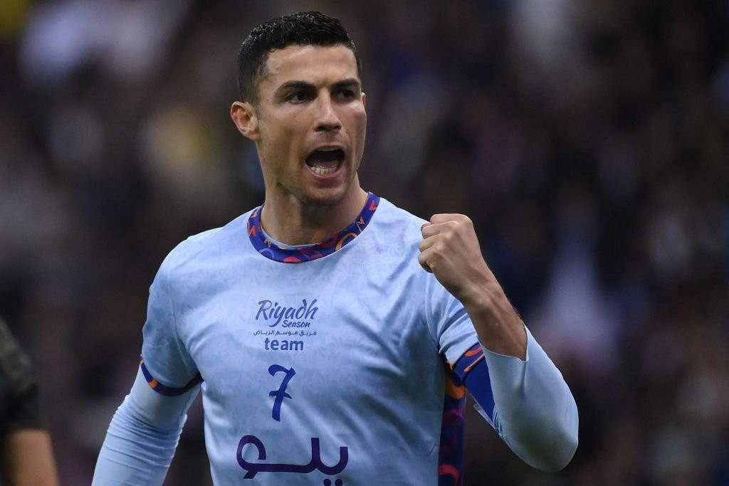 1. Cristiano Ronaldo (Al-Nassr, mức lương: 208,6 triệu USD/năm). 1. Cristiano Ronaldo (Al-Nassr, mức lương: 208,6 triệu USD/năm).