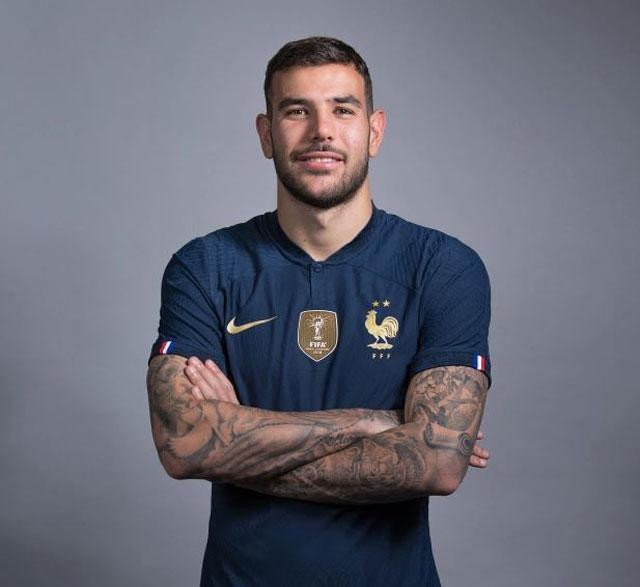 Zoe Cristofoli bắt đầu hẹn hò với Theo Hernandez vào năm 2020 và đã có một người con chung tên Theo Junior. Zoe Cristofoli bắt đầu hẹn hò với Theo Hernandez vào năm 2020 và đã có một người con chung tên Theo Junior.
