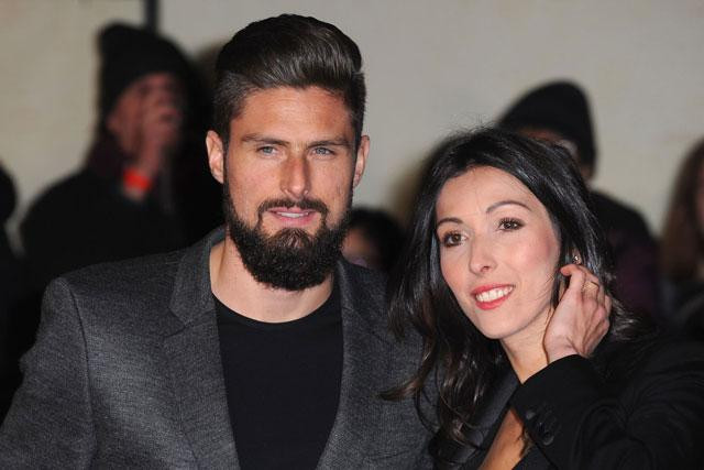 Jennifer – vợ của Olivier Giroud. Cặp đôi này đã kết hôn 11 năm và có với nhau 4 người con. Jennifer – vợ của Olivier Giroud. Cặp đôi này đã kết hôn 11 năm và có với nhau 4 người con.