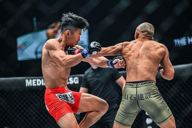 Yuya Wakamatsu (trái) đã nhập cuộc không tốt. Yuya Wakamatsu (trái) đã nhập cuộc không tốt.