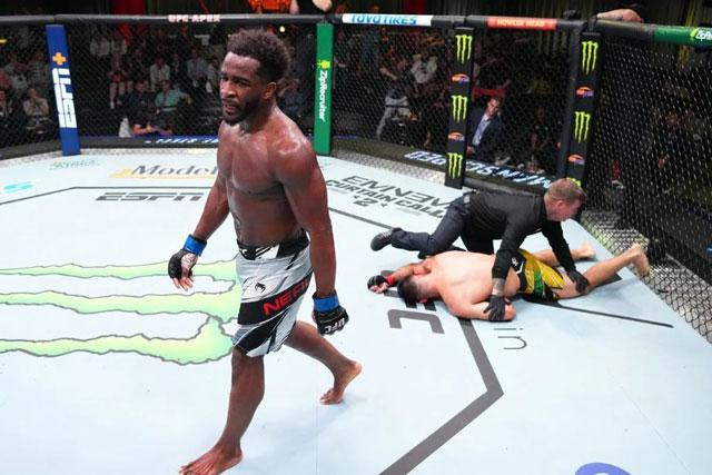 Geoff Neal đã có chiến thắng thứ 15. Geoff Neal đã có chiến thắng thứ 15.