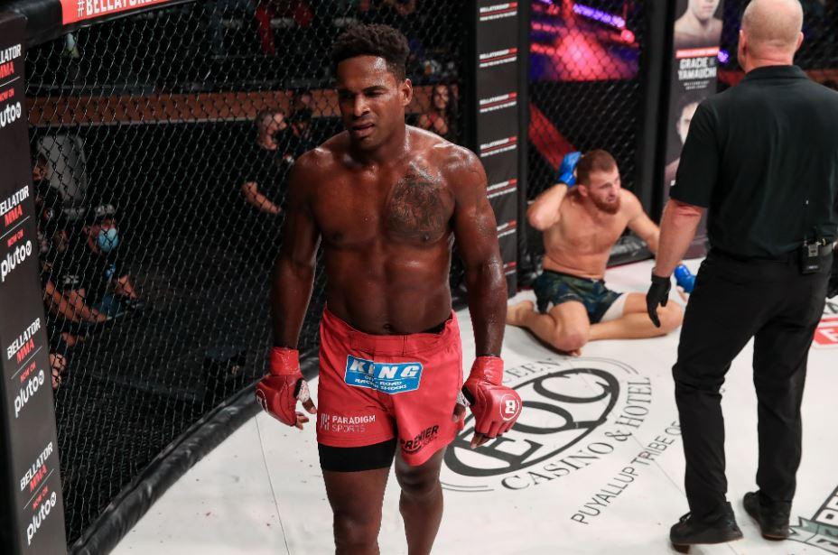 Lorenz Larkin tỏ ra vô cùng thất vọng. Lorenz Larkin tỏ ra vô cùng thất vọng.