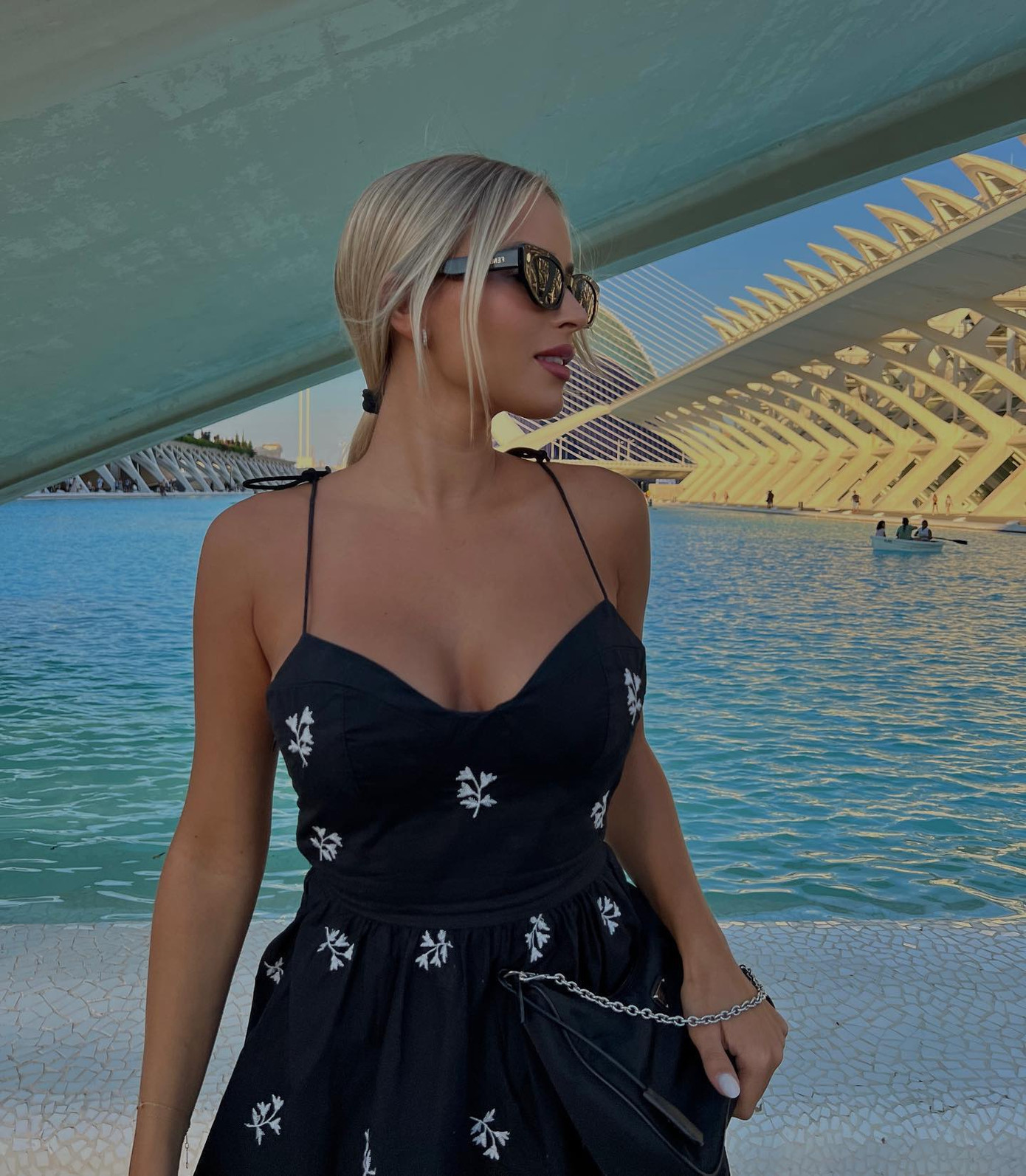 Hiện tại, cô đang làm blogger về thời trang.