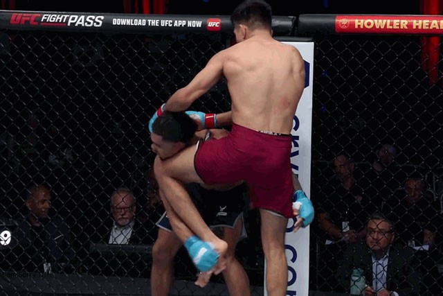 Jose Miguel Delgado ra đòn chính xác. Jose Miguel Delgado ra đòn chính xác.