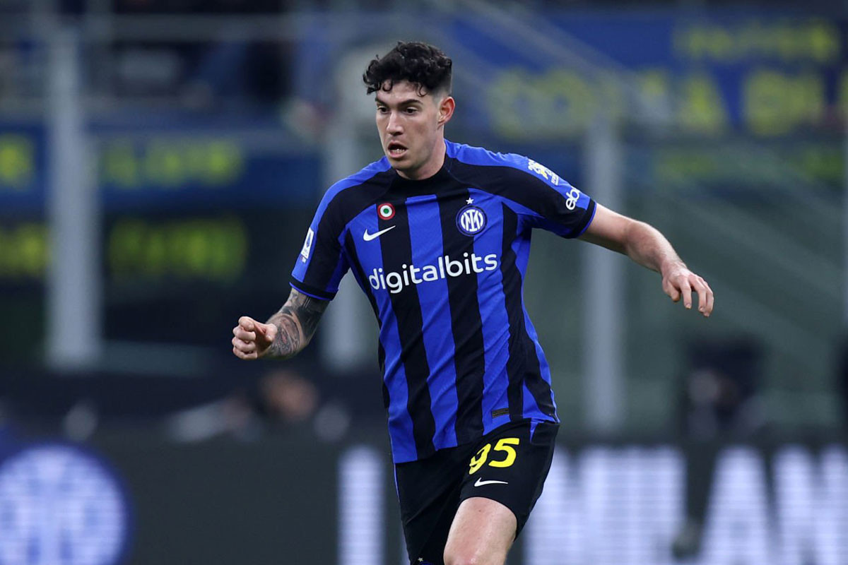 8. Alessandro Bastoni (Inter Milan, năm sinh: 1999, định giá chuyển nhượng: 55 triệu euro).