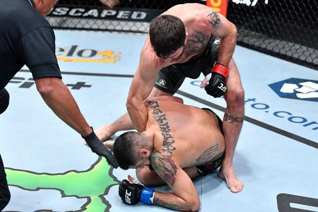 Jim Miller giành chiến thắng knock-out khi hiệp 2 mới diễn ra được 14 giây.