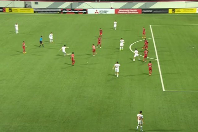 Singapore phòng ngự dày đặc.