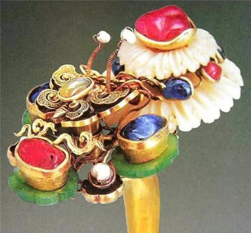 Một báu vật khác từ lăng mộ cổ.