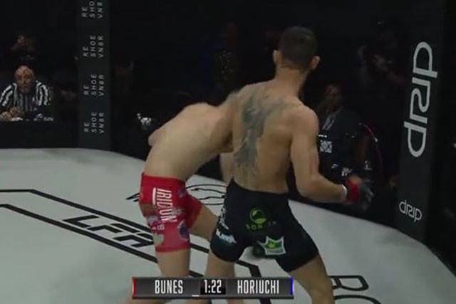 Felipe Bunes đấm gục Yuma Horiuchi.