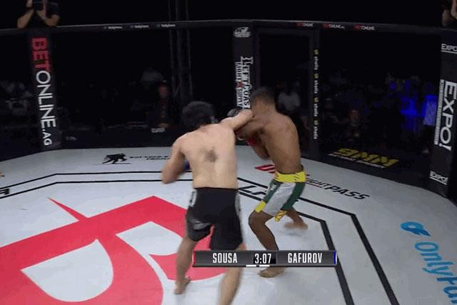 Pha ra đòn ấn định kết quả trận đấu. Pha ra đòn ấn định kết quả trận đấu.