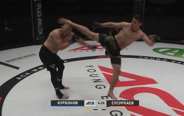 Cú đá của Susurkaev khiến đối thủ choáng váng. Cú đá của Susurkaev khiến đối thủ choáng váng.