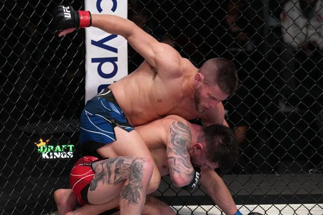 Damon Jackson hạ knock-out Pat Sabatini.