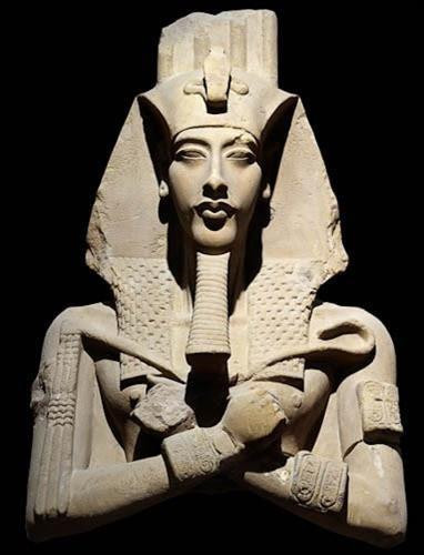 Tượng bán thân của pharaoh Akhenaten Tượng bán thân của pharaoh Akhenaten