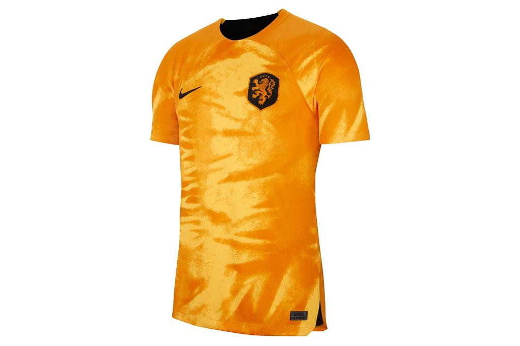 9. Áo sân nhà của Hà Lan do Nike sản xuất.