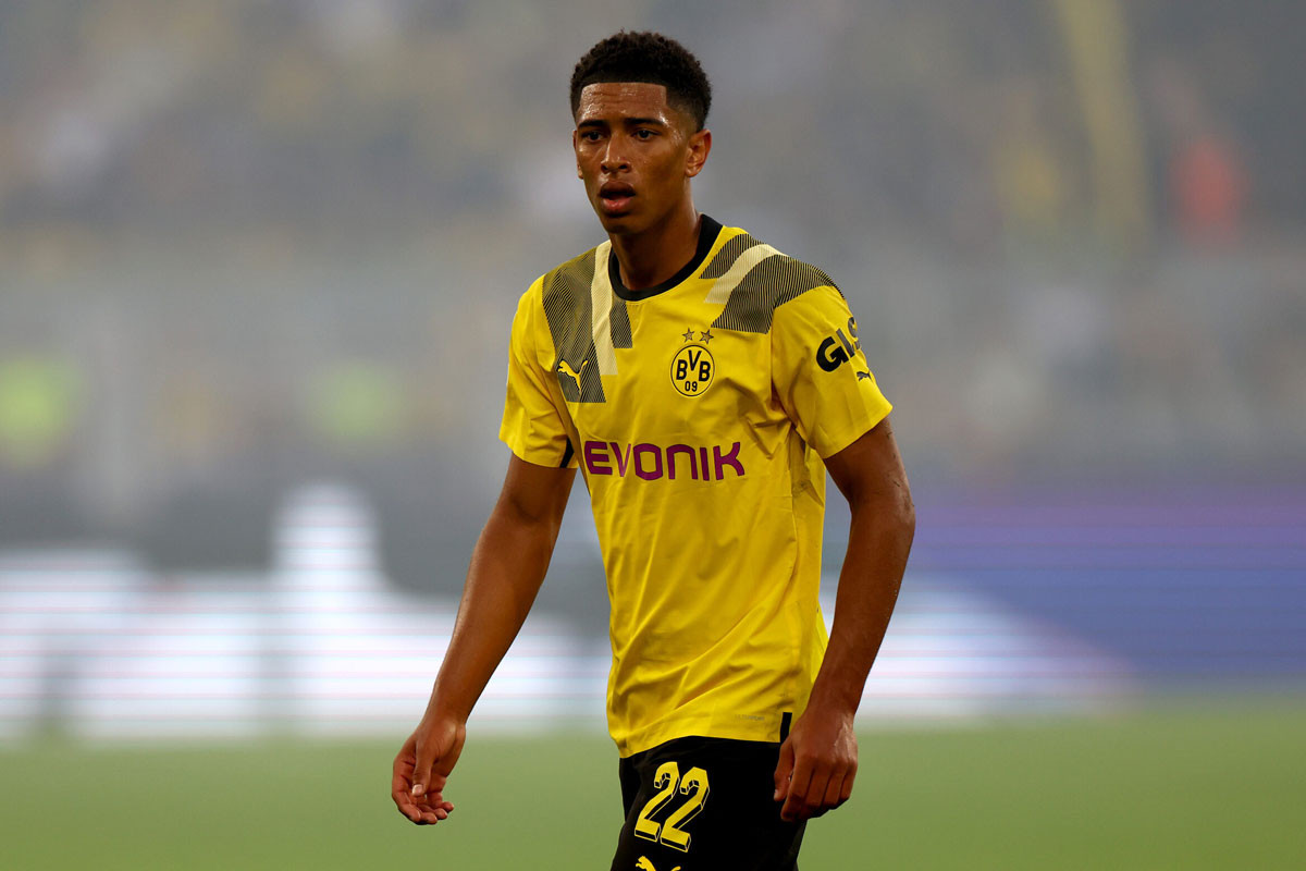 Tiền vệ trung tâm: Jude Bellingham (Borussia Dortmund, định giá chuyển nhượng: 110 triệu euro). Tiền vệ trung tâm: Jude Bellingham (Borussia Dortmund, định giá chuyển nhượng: 110 triệu euro).