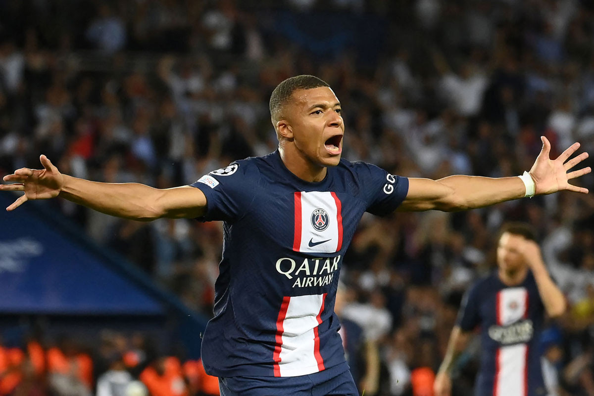 Tiền đạo cắm: Kylian Mbappe (PSG, định giá chuyển nhượng: 180 triệu euro). Tiền đạo cắm: Kylian Mbappe (PSG, định giá chuyển nhượng: 180 triệu euro).