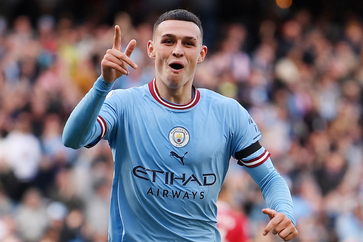 Tiền vệ trung tâm: Phil Foden (Man City, định giá chuyển nhượng: 110 triệu euro). Tiền vệ trung tâm: Phil Foden (Man City, định giá chuyển nhượng: 110 triệu euro).