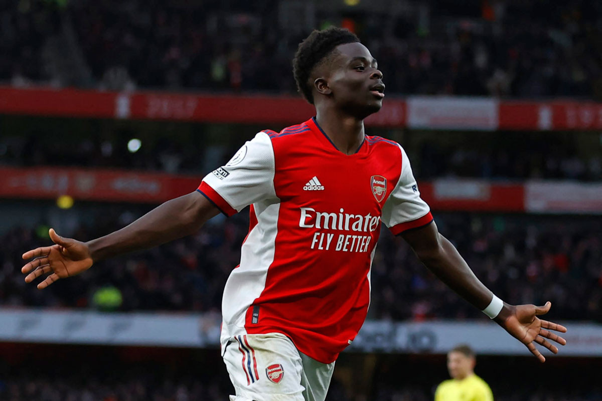 Tiền vệ phải: Bukayo Saka (Arsenal, định giá chuyển nhượng: 100 triệu euro). Tiền vệ phải: Bukayo Saka (Arsenal, định giá chuyển nhượng: 100 triệu euro).