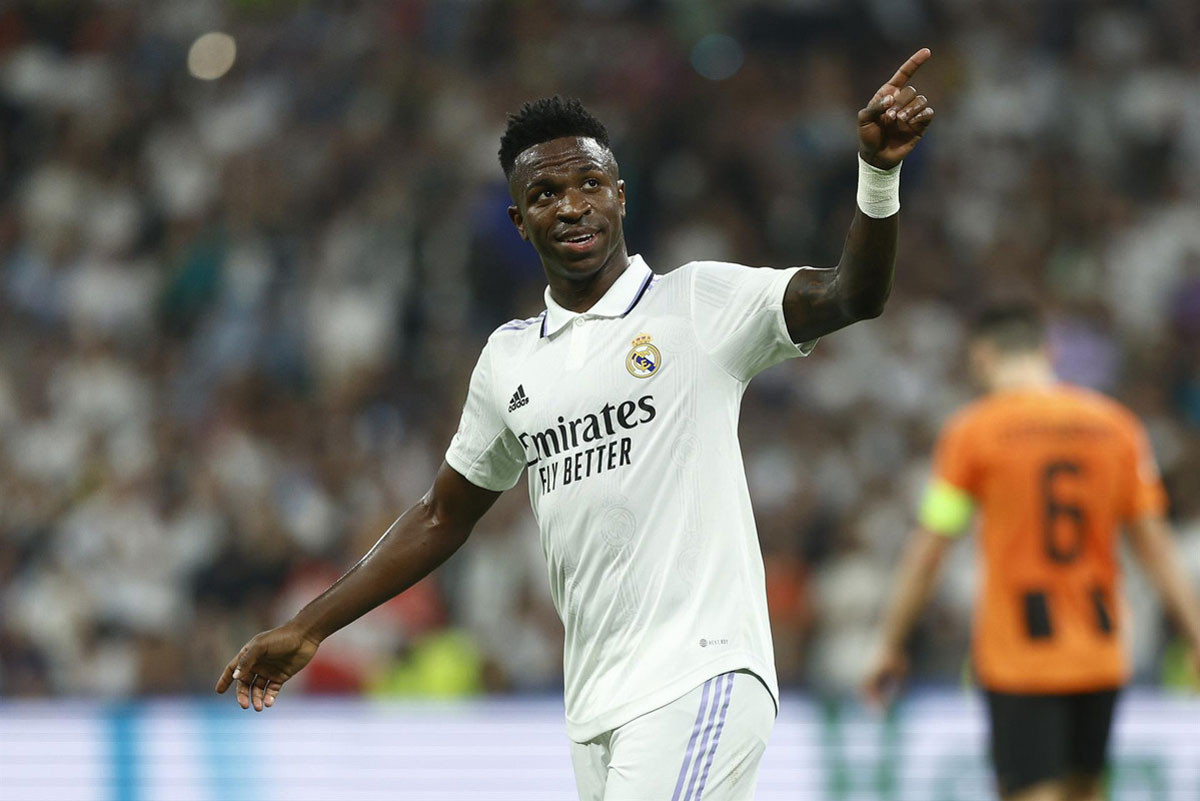 Tiền vệ trái: Vinicius Junior (Real Madrid, định giá chuyển nhượng: 120 triệu euro). Tiền vệ trái: Vinicius Junior (Real Madrid, định giá chuyển nhượng: 120 triệu euro).