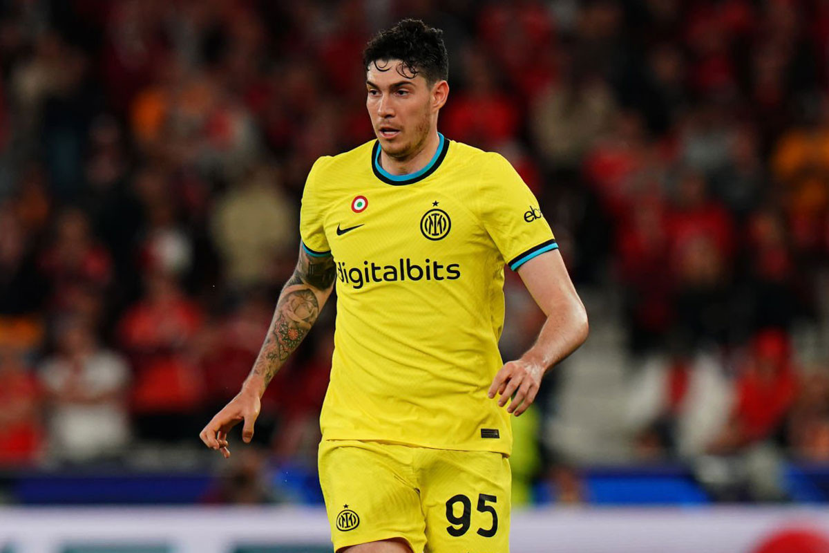 Hậu vệ: Alessandro Bastoni (Inter Milan). Hậu vệ: Alessandro Bastoni (Inter Milan).