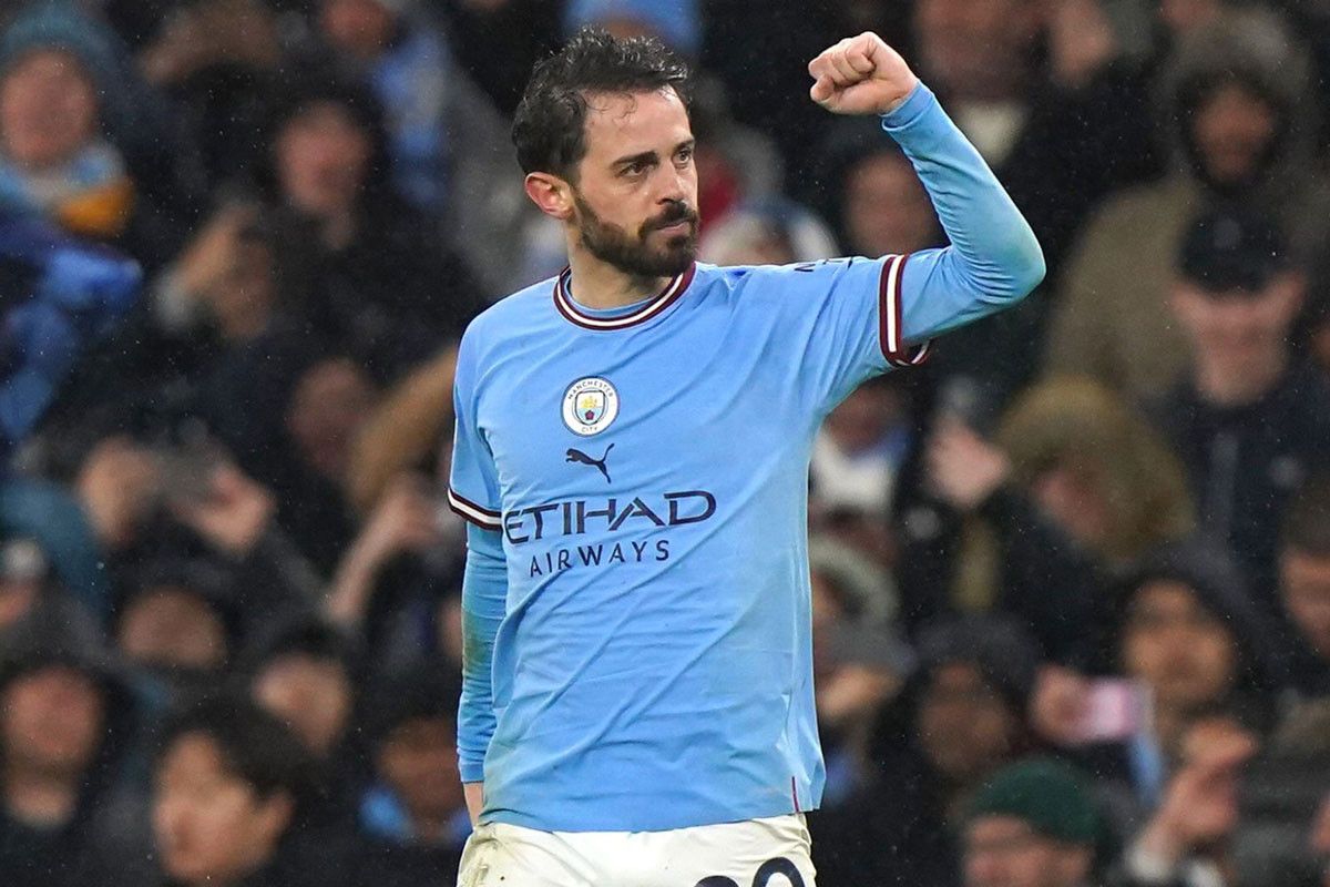 Tiền vệ phải: Bernardo Silva (Man City). Tiền vệ phải: Bernardo Silva (Man City).