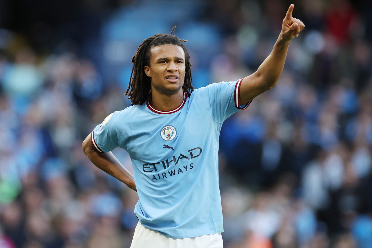 Hậu vệ trái: Nathan Ake (Man City). Hậu vệ trái: Nathan Ake (Man City).