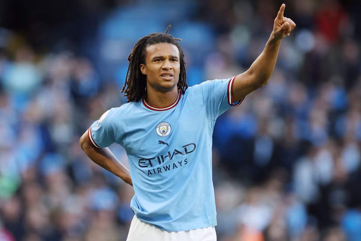 Hậu vệ trái: Nathan Ake (Man City).