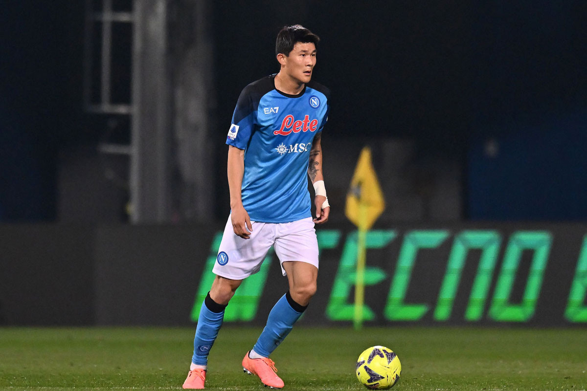 Trung vệ: Kim Min-jae (Napoli). Trung vệ: Kim Min-jae (Napoli).