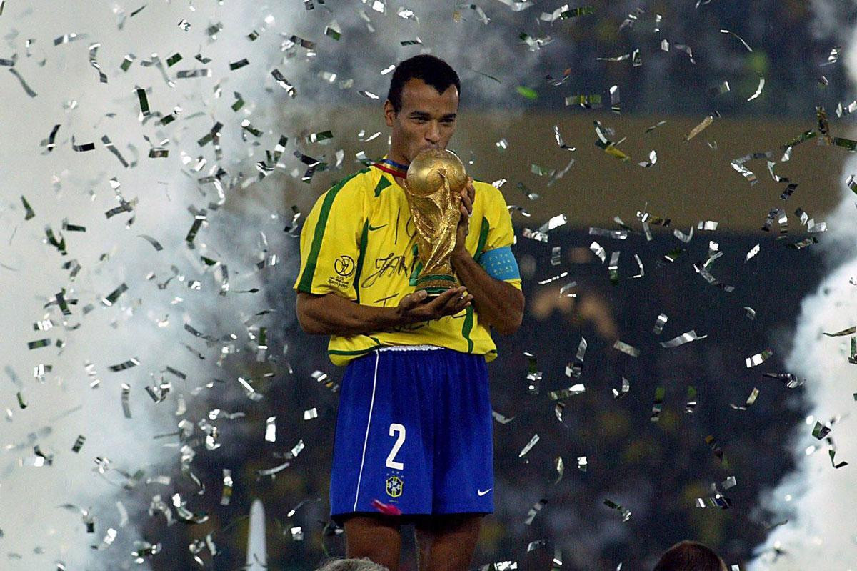 =7. Cafu (Brazil). Hậu vệ cánh phải xuất sắc bậc nhất trong lịch sử làng túc cầu có 20 trận ở 4 kỳ World Cup 1994, 1998, 2002, 2006. =7. Cafu (Brazil). Hậu vệ cánh phải xuất sắc bậc nhất trong lịch sử làng túc cầu có 20 trận ở 4 kỳ World Cup 1994, 1998, 2002, 2006.