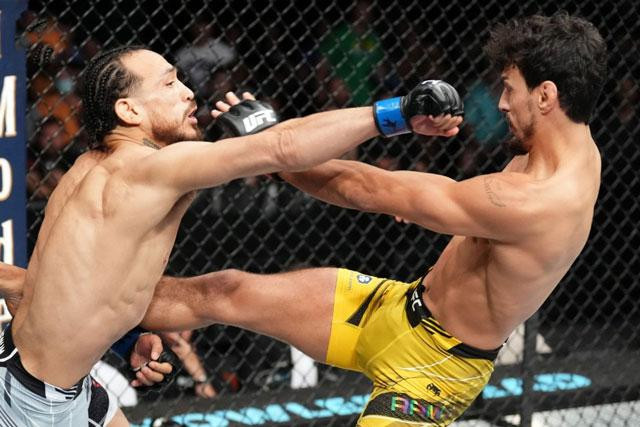 Ricardo Ramos (phải) đã có chiến thắng thứ 16. Ricardo Ramos (phải) đã có chiến thắng thứ 16.