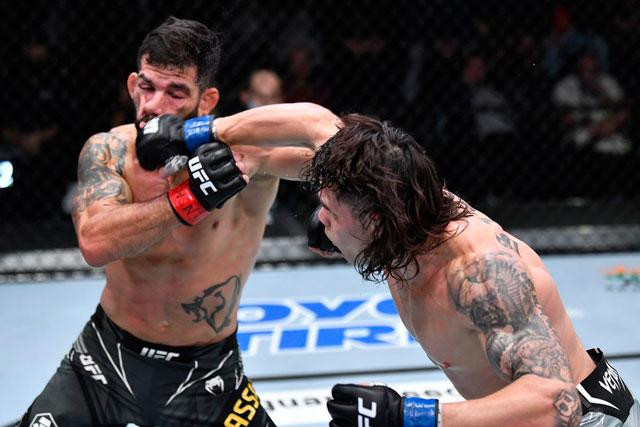 Cú ra đòn khiến Raphael Assuncao bị biến dạng gương mặt.