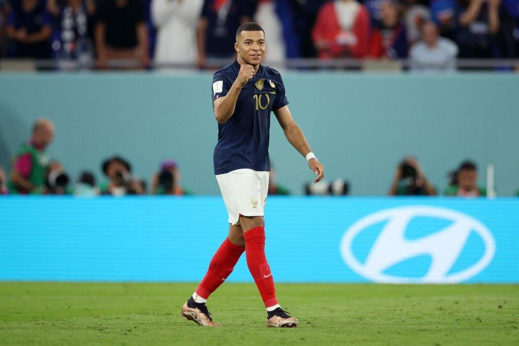 Với 3 pha lập công, Mbappe đang dẫn đầu danh sách Vua phá lưới World Cup 2022 cùng Enner Valencia (Ecuador).