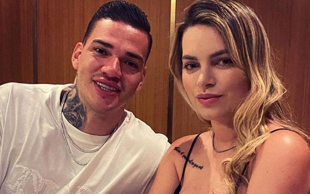 Cặp đôi Ederson Moraes và vợ Lais Moraes hiện đã có 3 người con gồm Yasmin, Henrique và Laura. Cặp đôi Ederson Moraes và vợ Lais Moraes hiện đã có 3 người con gồm Yasmin, Henrique và Laura.