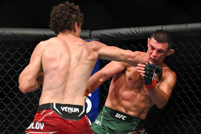 Cú ra đòn chuẩn xác của Roman Kopylov.