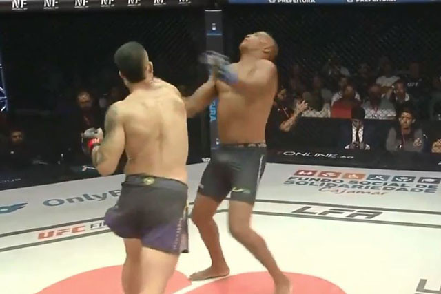 Marco Tulio (trái) ra đòn chuẩn xác. Marco Tulio (trái) ra đòn chuẩn xác.