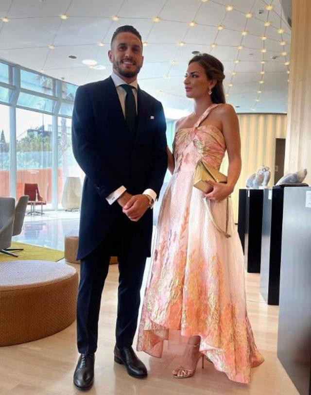 Khi rảnh rỗi, Beatriz Espejel thích viết blog về du lịch và cô hiện có hơn 150.000 người theo dõi trên Instagram. Khi rảnh rỗi, Beatriz Espejel thích viết blog về du lịch và cô hiện có hơn 150.000 người theo dõi trên Instagram.