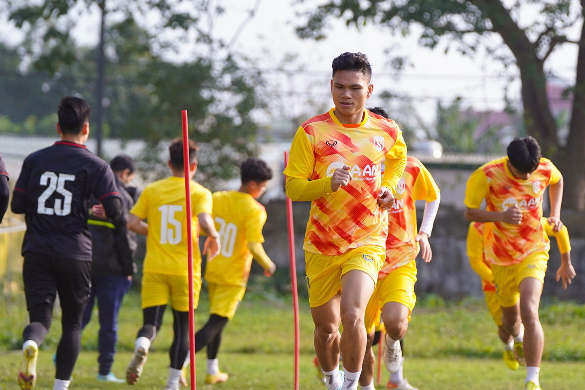 5. Sông Lam Nghệ An (tổng giá trị đội hình: 2,85 triệu euro). 5. Sông Lam Nghệ An (tổng giá trị đội hình: 2,85 triệu euro).