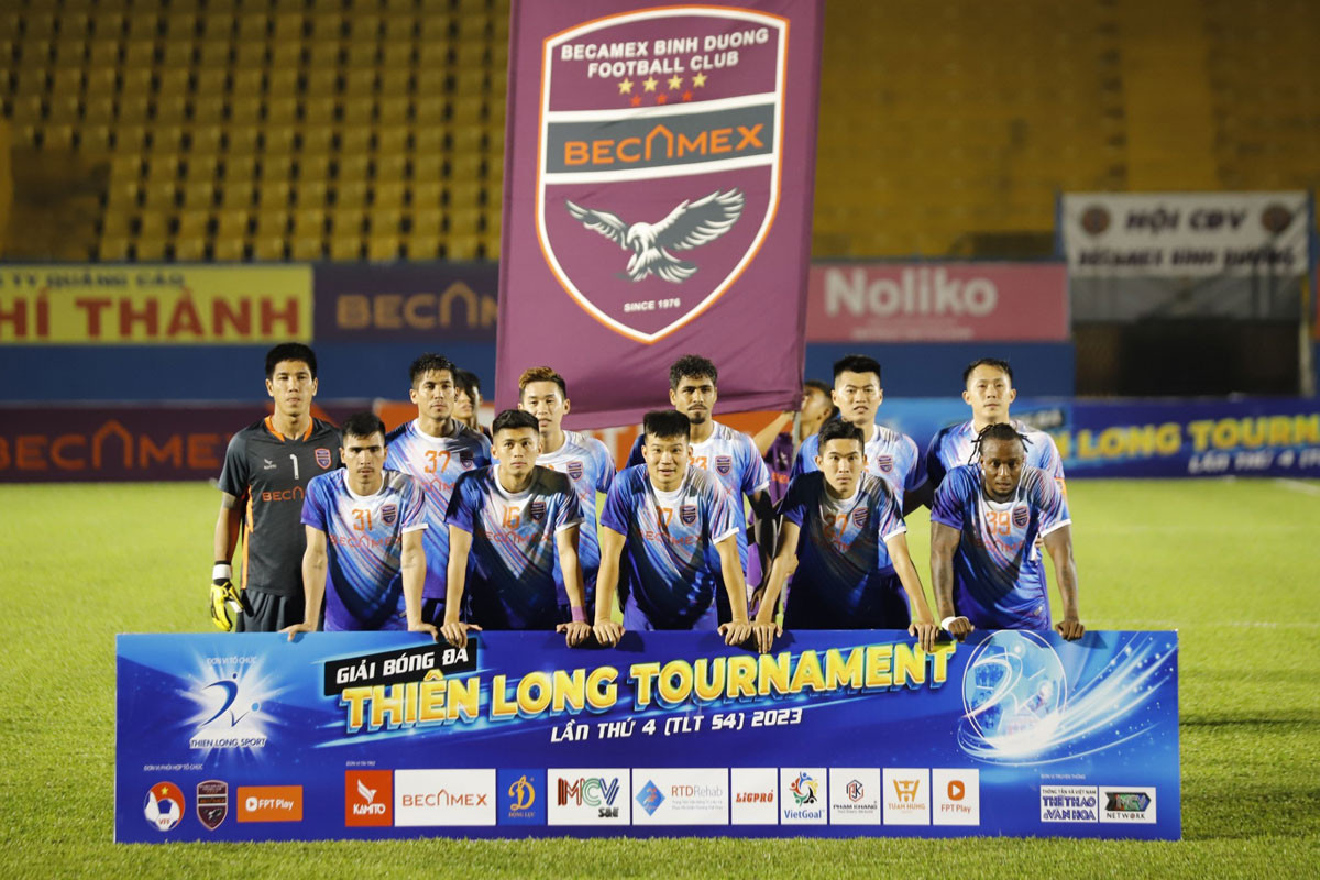 8. Becamex Bình Dương (tổng giá trị đội hình: 2,61 triệu 8. Becamex Bình Dương (tổng giá trị đội hình: 2,61 triệu