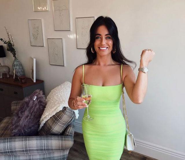 Fern Hawkins - vợ của Harry Maguire – ĐT Anh. Cô nàng này có thành tích học tập cực kỳ đáng nể với bằng danh dự hạng nhất về khoa học vật lý trị liệu vào năm 2017. Fern Hawkins - vợ của Harry Maguire – ĐT Anh. Cô nàng này có thành tích học tập cực kỳ đáng nể với bằng danh dự hạng nhất về khoa học vật lý trị liệu vào năm 2017.