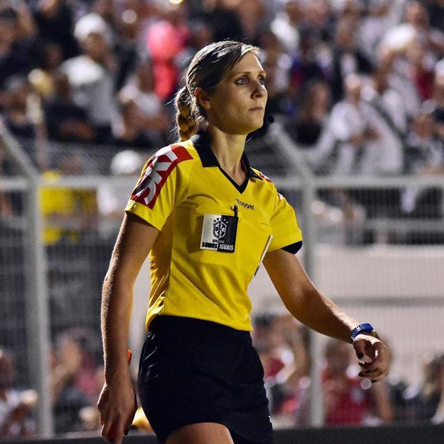 2022 đánh dấu mốc cực kỳ quan trọng trong sự nghiệp của Neuza Back khi cô trở thành một trong những nữ trọng tài đầu tiên được tham gia điều khiển 1 trận đấu ở World Cup. 2022 đánh dấu mốc cực kỳ quan trọng trong sự nghiệp của Neuza Back khi cô trở thành một trong những nữ trọng tài đầu tiên được tham gia điều khiển 1 trận đấu ở World Cup.